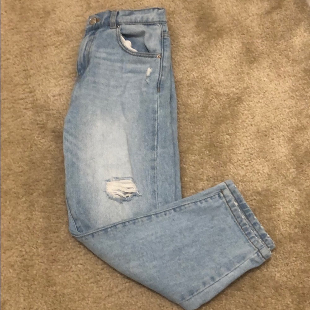 Girls zara mom style distressed jeans. 9.